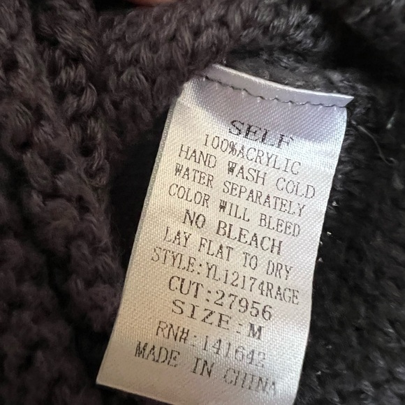 Women’s Knit Sweater - Picture 5 of 6